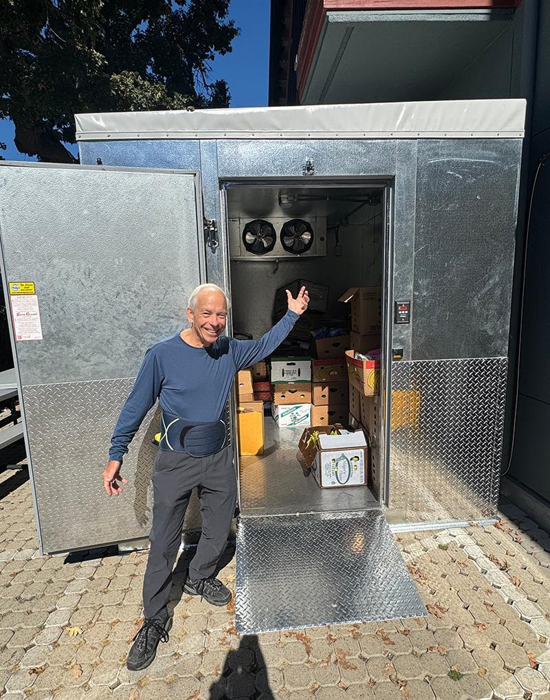 Thanks to the leadership of volunteer Stan Karp (pictured above), and the generosity of Second Harvest of Silicon Valley, we have a brand-new walk-in cooler! Our existing cooler couldn’t hold all of the Food Pantry’s fresh produce, milk, and eggs. Without adequate space, many of these essential items were at risk of spoiling quickly, but this new cooler doubles our storage capacity ensuring that our nutritious offerings stay fresh for our community.
